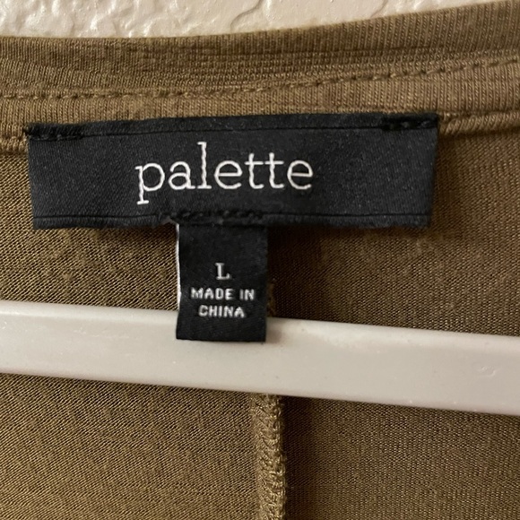 Palette- Dark green top with bling accent, size large - Picture 5 of 5